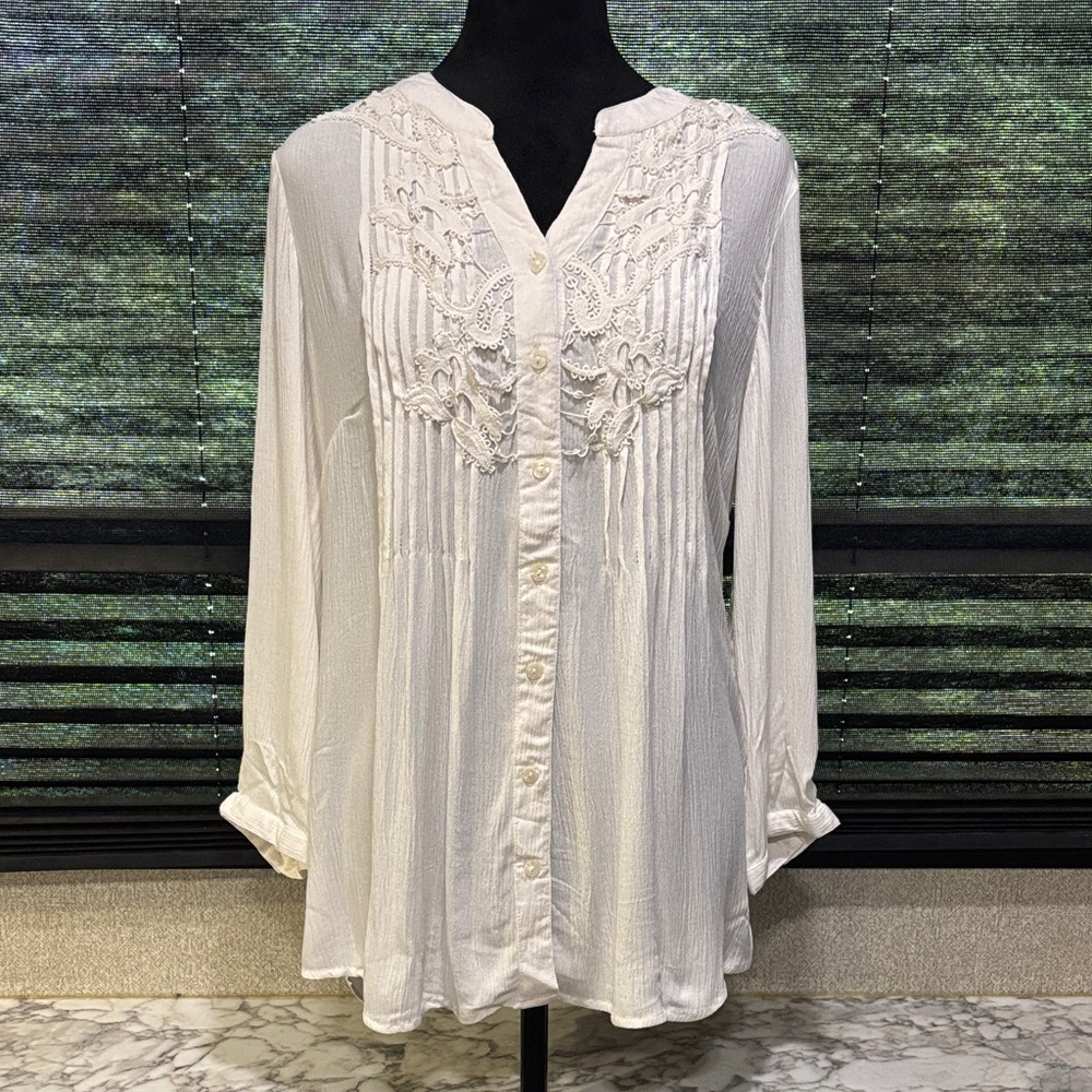 Coldwater Creek Women’s Ivory 3/4 Sleeve V-Neck Embroidered Chest Top‎ Small NWT